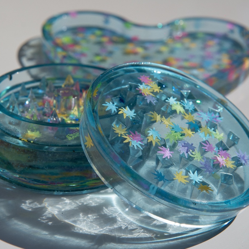 Girly Girla - Ashtray & Grinder